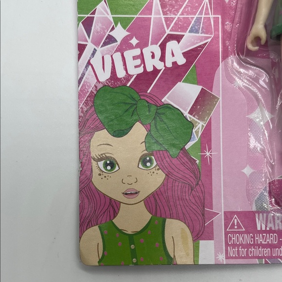 Friends Forever Club Dolls Set - Green, Blue, Red, and Pink Outfits - Picture 4 of 15